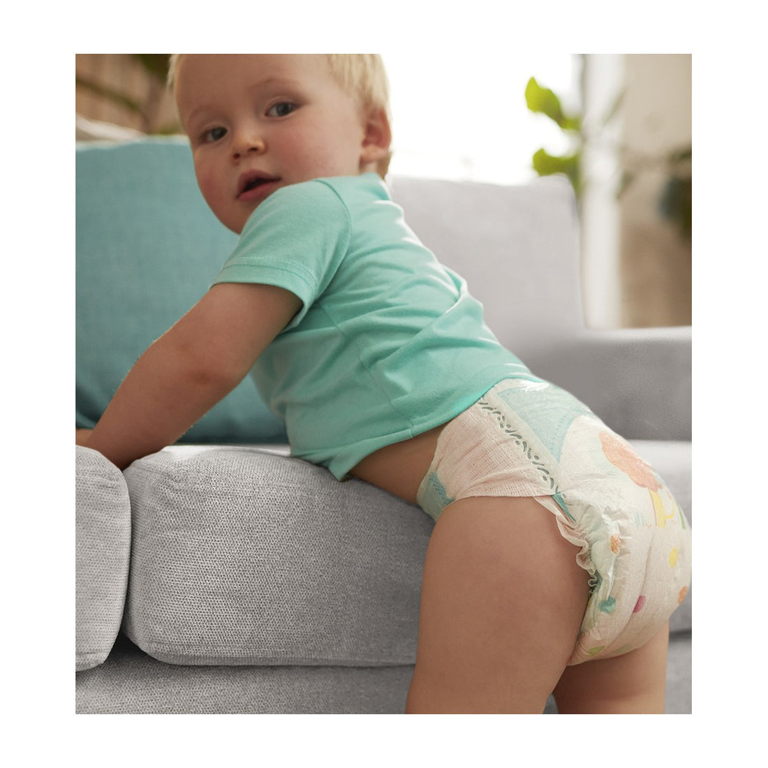 Pampers Baby-Dry Windel am Kleinkind